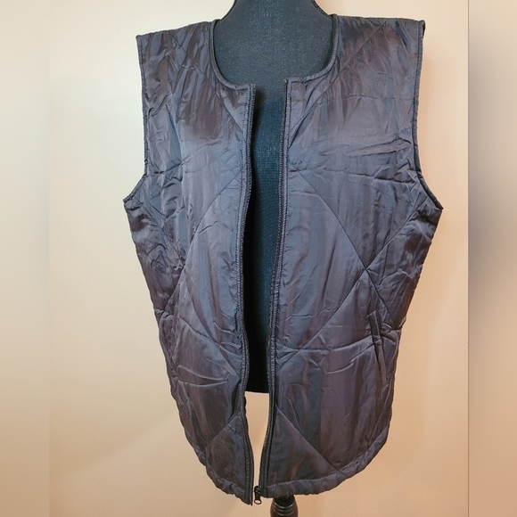 NWT SOCIALITE Quilted Lightweight Black Vest, Zipper Closure, Size L/XL - Picture 6 of 16
